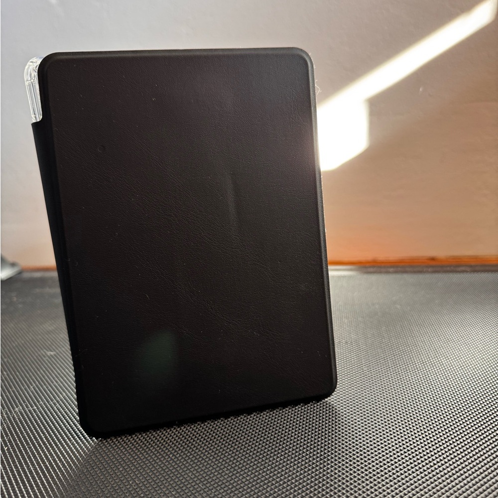 Black/clear 6.8” Kindle Paperwhite 11th generation (2021) Case